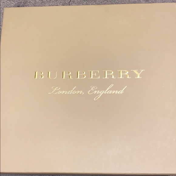 Burberry boots - Picture 1 of 4